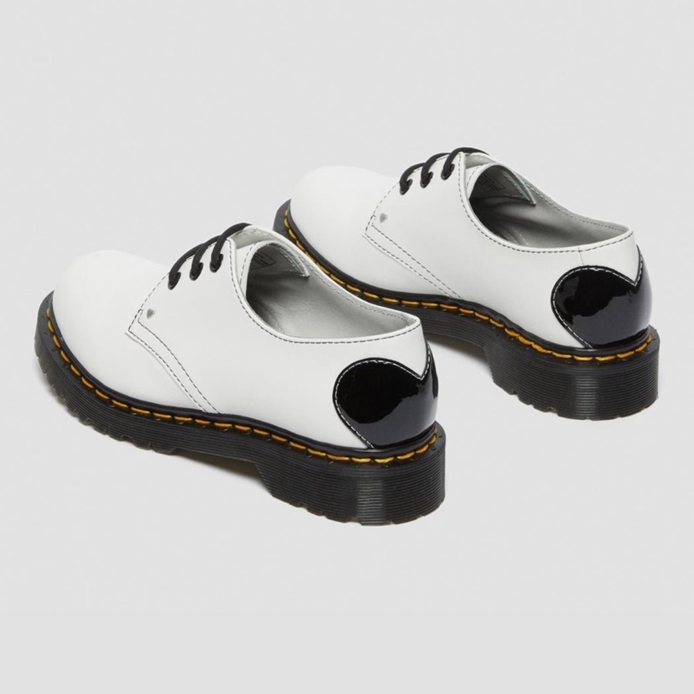DOC MARTENS - OXFORD HEARTS SMOOTH